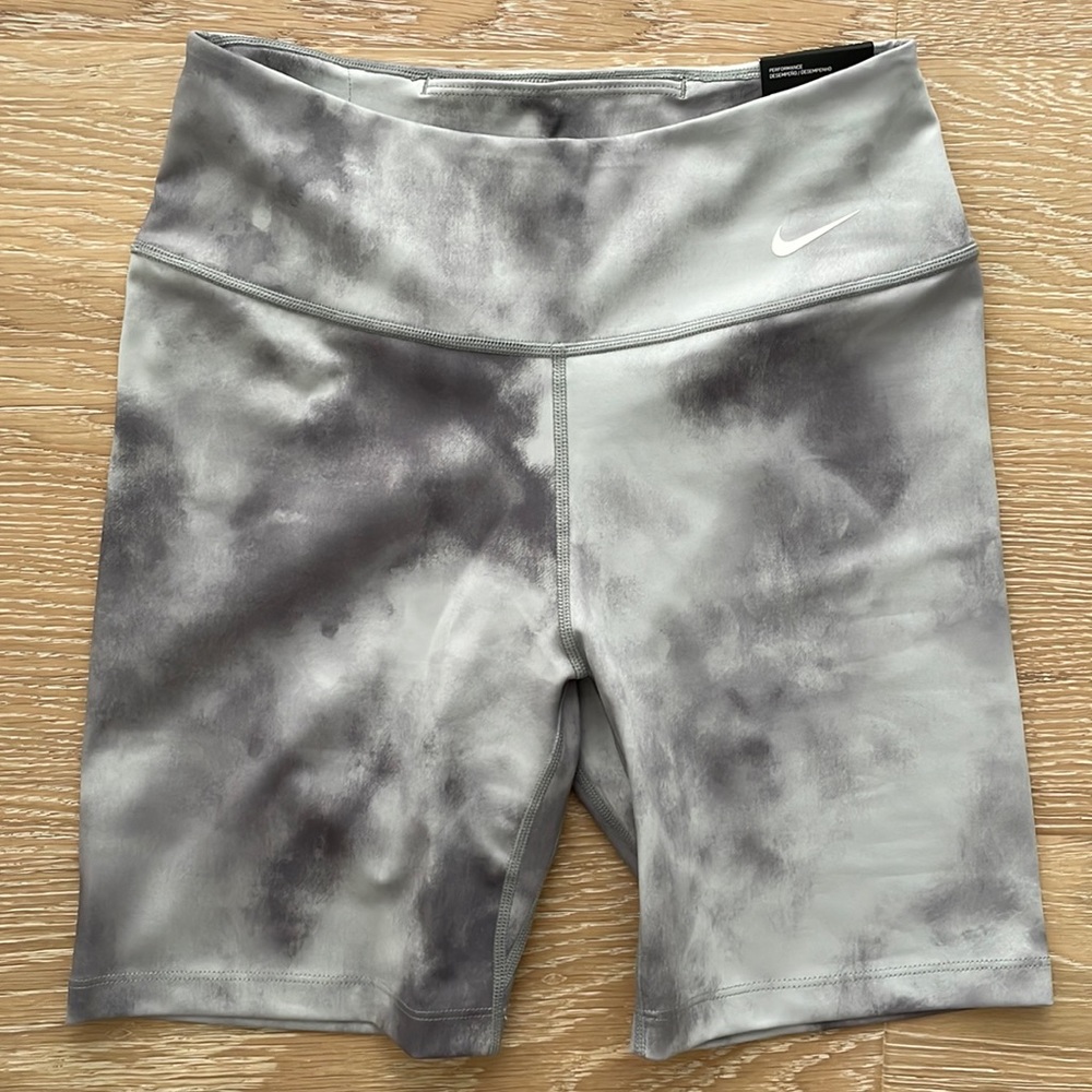 New Nike DRI-FIT One 7” Bike Shorts in Gray